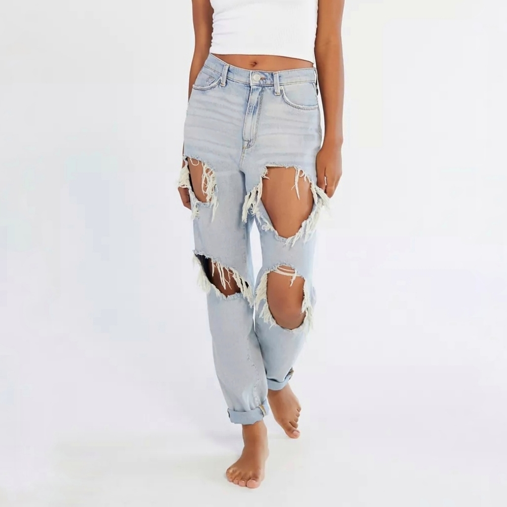 NWT Urban Outfitters BDG High Rise Ripped Mom Jeans Size 24